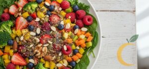 Prato colorido com alimentos funcionais frescos, incluindo frutas vermelhas, folhas verdes, legumes variados, castanhas e sementes, apresentados de forma harmoniosa sobre mesa de madeira clara. Estilo clean, iluminação natural e sensação de saúde e leveza.